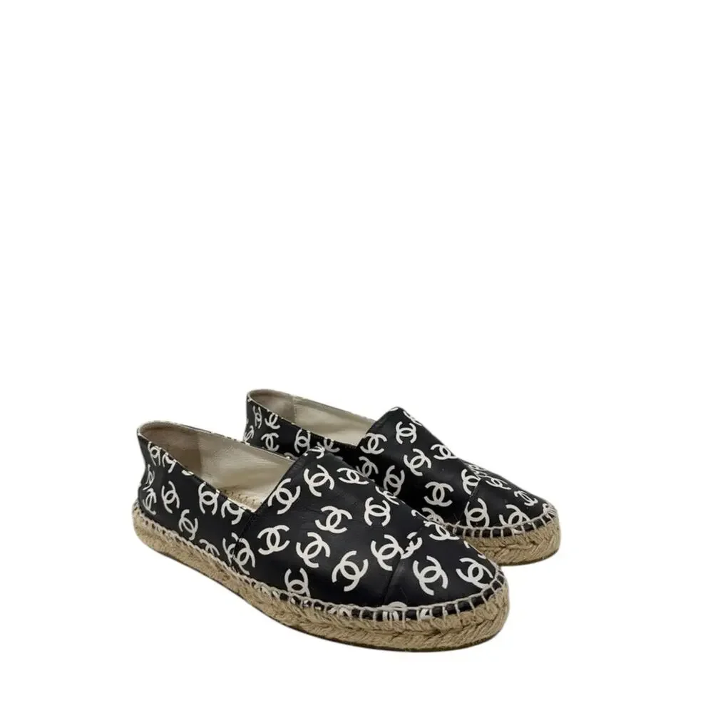 CHANEL elevate your